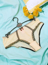 Nichole Short : Vintage Ivory